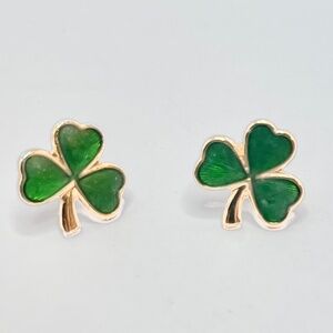 Vintage Shamrock Stud Earrings Signed SD Green Enamel on Gold Tone Metal 3/4”